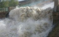 قطع شدن انتقال آب از زاینده رود توسط مردم